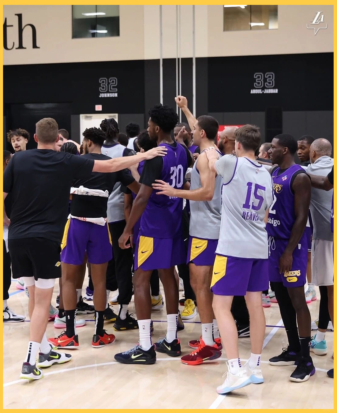 冲刺阶段体能课后，洛杉矶湖人刷新队史纪录备战NBA常规赛，气氛紧张，身体对抗强度拉满的简单介绍