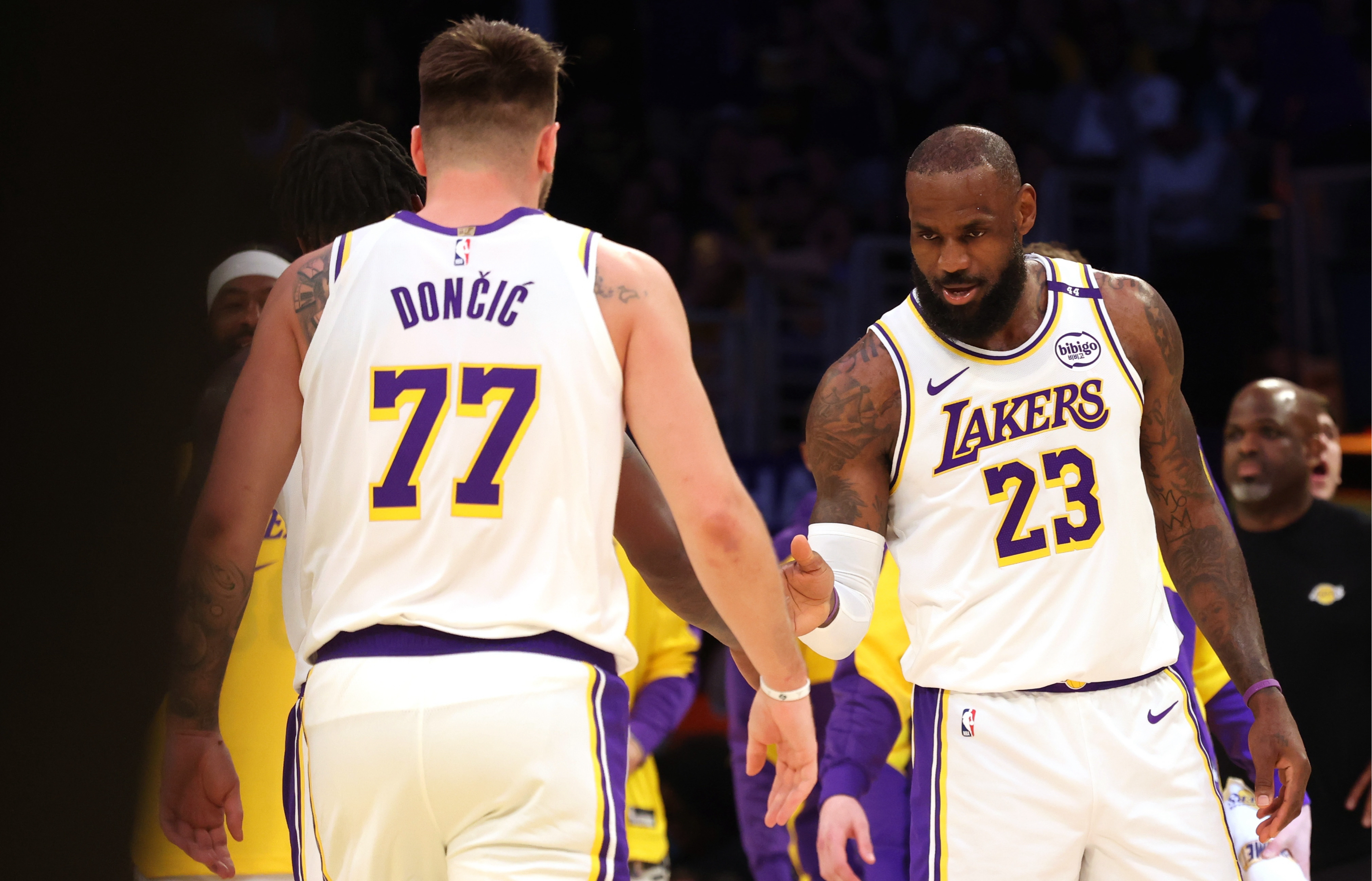 冲刺阶段体能课后，洛杉矶湖人刷新队史纪录备战NBA常规赛，气氛紧张，身体对抗强度拉满的简单介绍