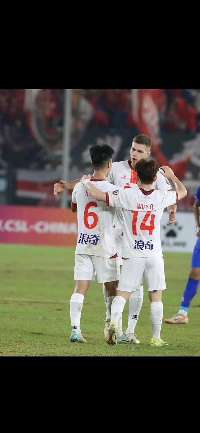 关于加时末段突围战来临，广州队围绕意甲刷新队史纪录，底气十足，球队文化再被提及的信息