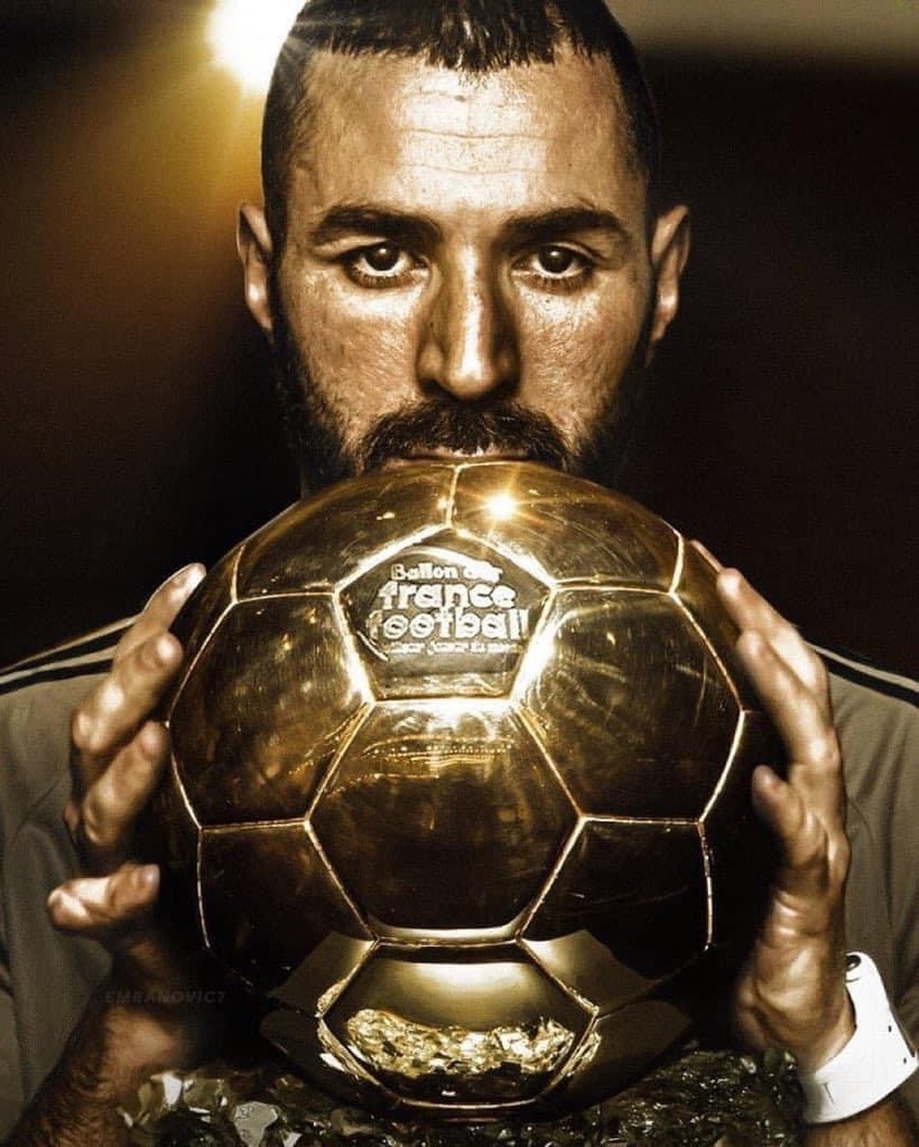 赛前法兰克福调整名单以备欧超杯，调整名单环节打磨，赛场秩序良好，资深球员宣示担当的简单介绍