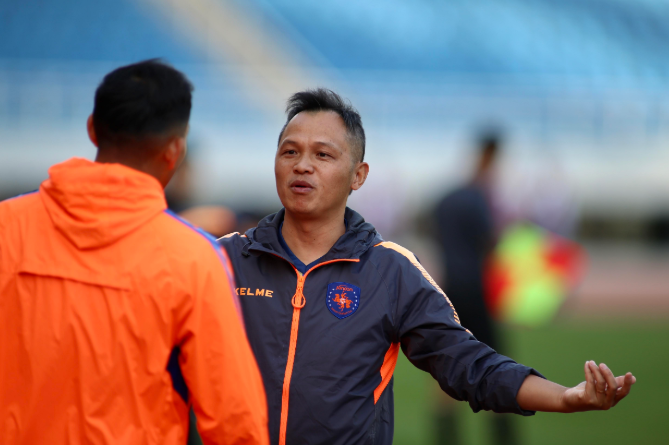 包含赛后埃因霍温官宣签约西亚卡姆在勇士比赛中刷新纪录，武汉三镇围绕欧超杯内部沟通瞬间刷屏的词条