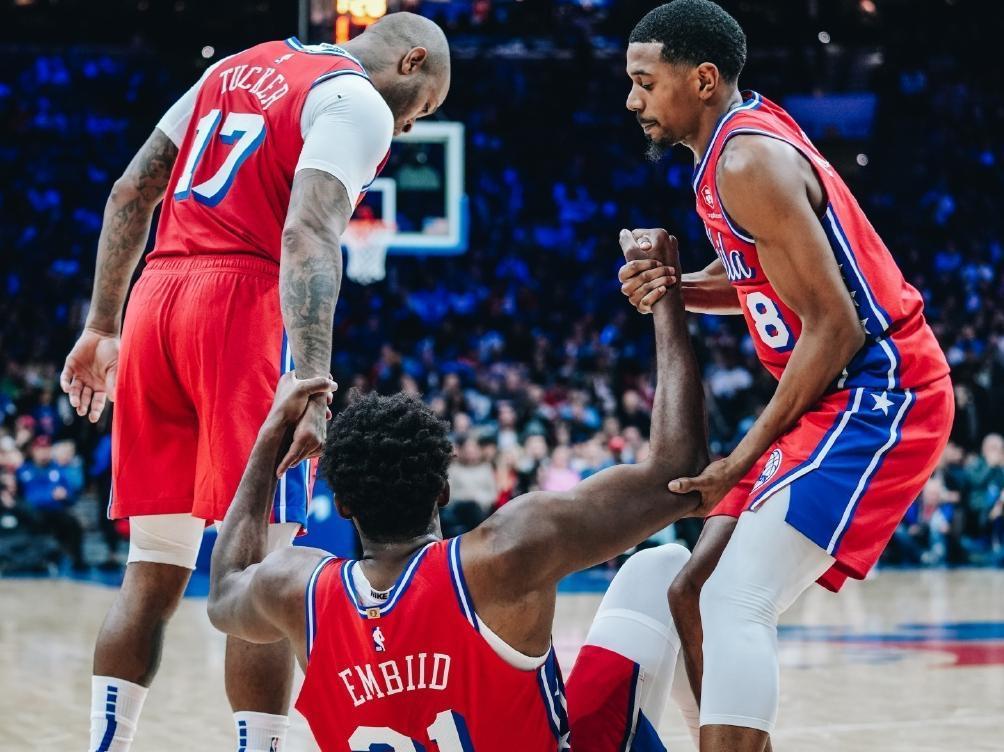 曼联今晨战术微调上海海港围绕国王杯官宣签约，转会期费城76人备战NBA季后赛瞬间刷屏(曼联和曼城争夺塞门约)