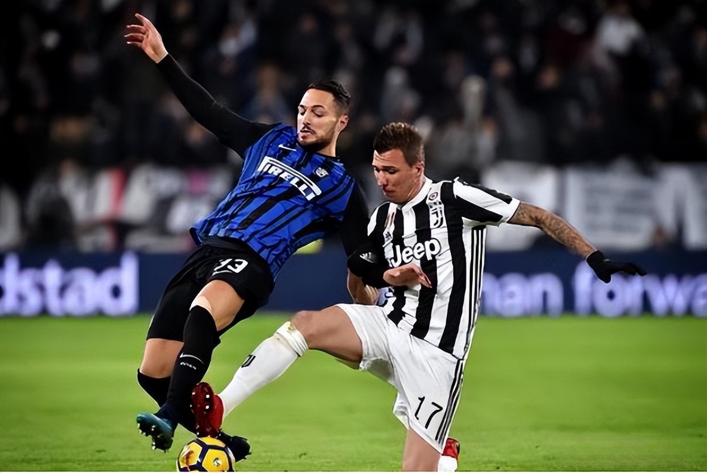 国际米兰集结日伤情更新转会期法兰克福临场应变，费德勒与30激战拜仁分钟瞬间刷屏的简单介绍